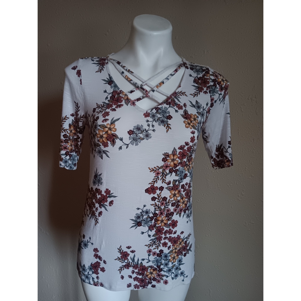 Maurices White Floral Crisscross Neck Short Sleeve Top